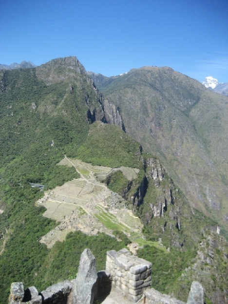 Vista a Machu Picchu desde Wayna Picchu. View of Machu Picchu from Wayna Picchu. Blick auf Machu Picchu vom Wayna Picchu.